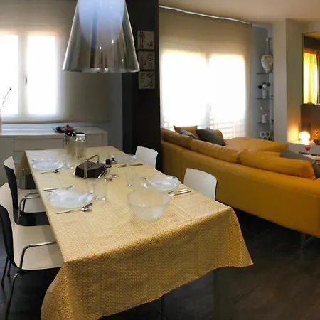 Hauzify I Apartament Petit Plaer Apartment